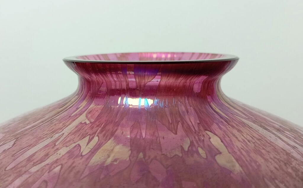 Large Royal Brierley Iridescent Pink Studio Glass Vase - Image 4